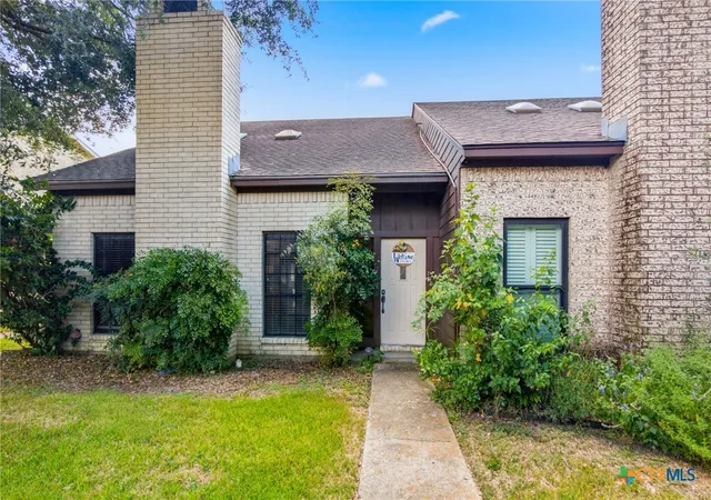 Photo 1 of Townhouse for sale at 101 Maplewood Dr #7, Victoria, TX 77901 | MLS# 622186 | Listing updated on 2026-08-10