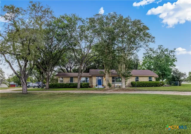 Photo 1 of Single family home for sale at 105 S Us Hwy 77a, Yoakum, TX 77995 | MLS# 622052 | Listing updated on 2026-09-04