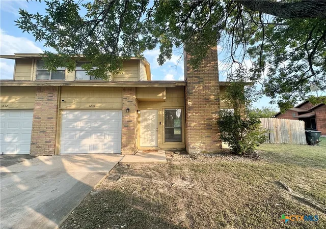 Photo 2 of Townhouse for sale at 1234 Royal Crst Dr, Killeen, TX 76549 | MLS# 621783 | Listing updated on 2026-08-12