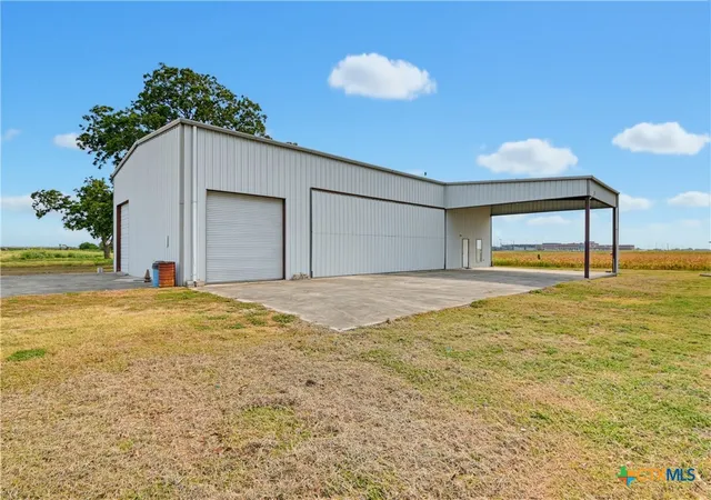 Photo 1 of Single family home for sale at 1025 Link Rd, Seguin, TX 78155 | MLS# 622435 | Listing updated on 2026-08-15