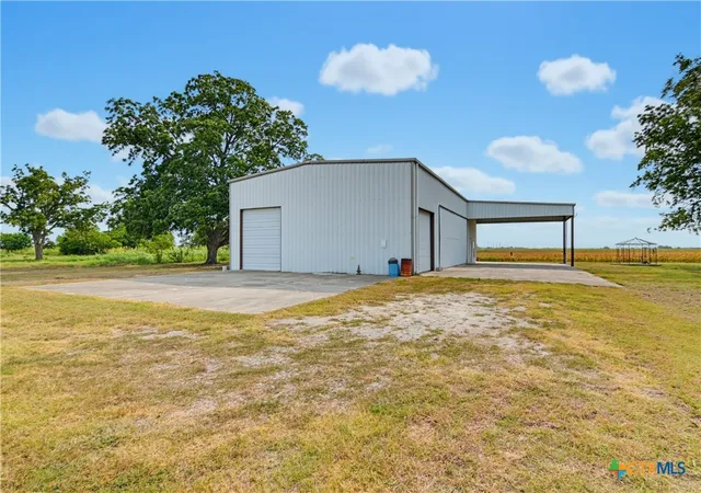 Photo 2 of Single family home for sale at 1025 Link Rd, Seguin, TX 78155 | MLS# 622435 | Listing updated on 2026-08-15