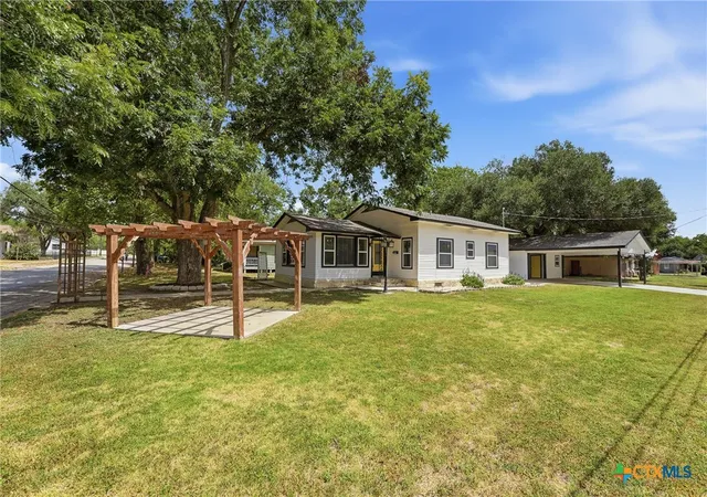 Photo 2 of Single family home for sale at 104 N Bright St, Gonzales, TX 78629 | MLS# 622434 | Listing updated on 2026-08-12