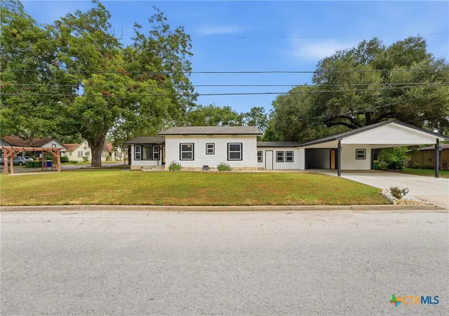 Photo 3 of Single family home for sale at 104 N Bright St, Gonzales, TX 78629 | MLS# 622434 | Listing updated on 2026-08-12