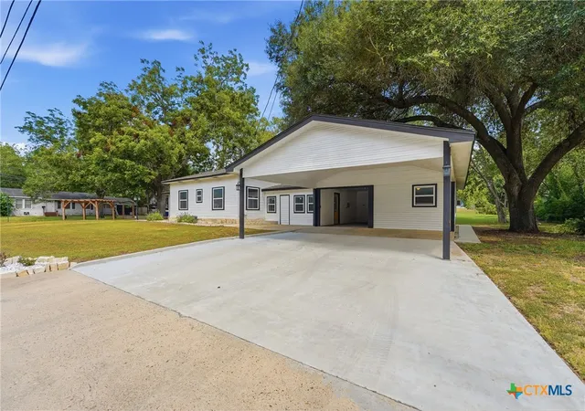Photo 4 of Single family home for sale at 104 N Bright St, Gonzales, TX 78629 | MLS# 622434 | Listing updated on 2026-08-12