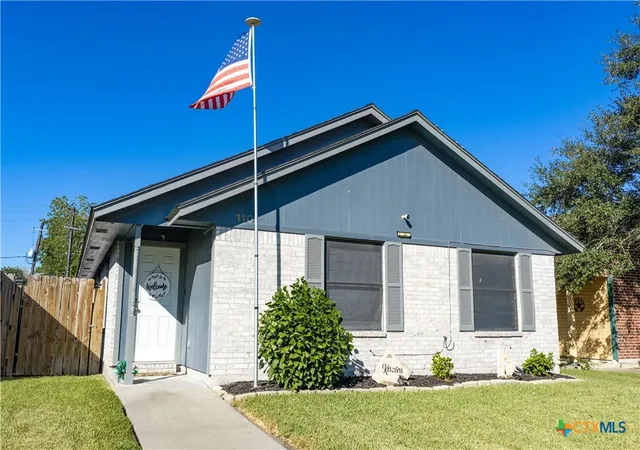 Photo 1 of Single family home for sale at 110 Idylwood Pl, Victoria, TX 77901 | MLS# 621797 | Listing updated on 2026-08-12