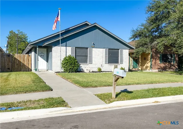 Photo 3 of Single family home for sale at 110 Idylwood Pl, Victoria, TX 77901 | MLS# 621797 | Listing updated on 2026-08-12