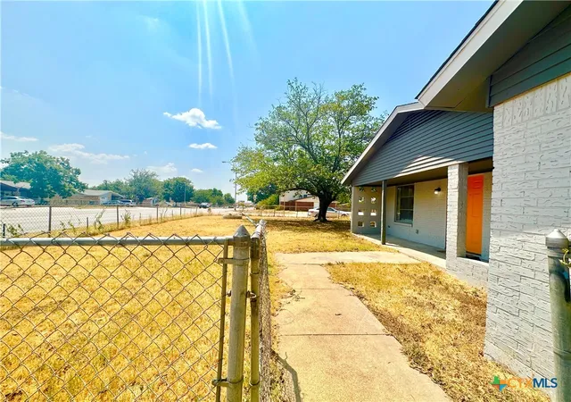 Photo 3 of Single family home for sale at 1505 S W Young Dr, Killeen, TX 76543 | MLS# 622477 | Listing updated on 2026-08-19