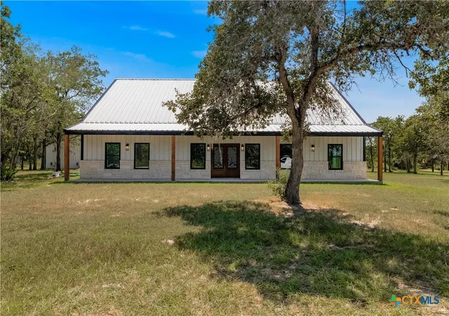 Photo 1 of Single family home for sale at 37 Chaparral Rd, Victoria, TX 77905 | MLS# 622487 | Listing updated on 2026-09-11