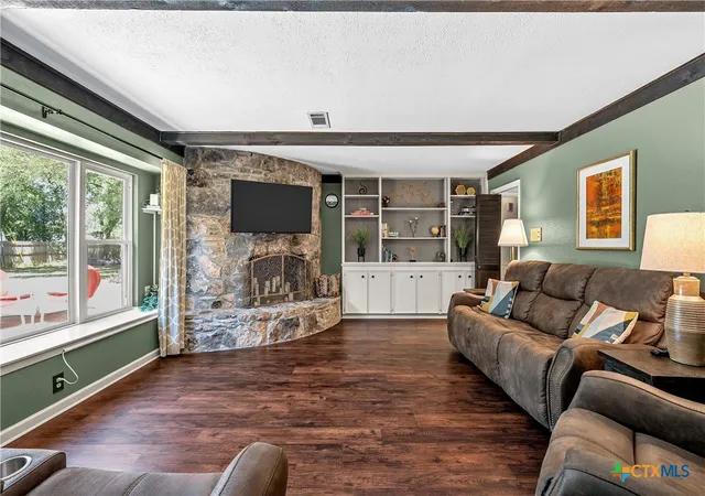 Photo 2 of Single family home for sale at 400 E 22nd Avenue, Belton, TX 76513 | MLS# 622325 | Listing updated on 2026-08-12