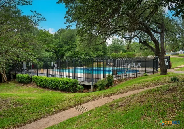 Listing Photo 2 - Condo for sale in building located at 1015 E Yager Ln, Austin, TX 78753 - Unit #58