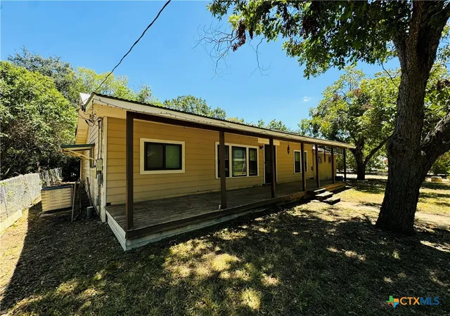 Photo 2 of Single family home for sale at 817 N Goodrich St, Seguin, TX 78155 | MLS# 622436 | Listing updated on 2026-09-12