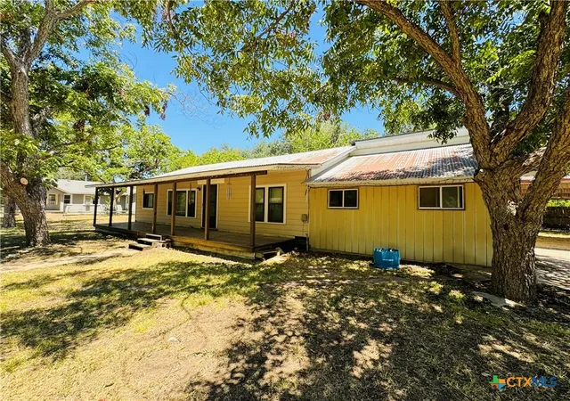 Photo 3 of Single family home for sale at 817 N Goodrich St, Seguin, TX 78155 | MLS# 622436 | Listing updated on 2026-09-12