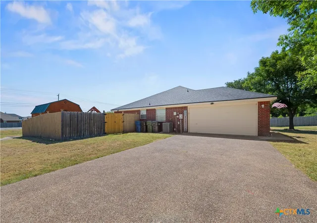 Photo 3 of Single family home for sale at 10805 Snow Pea Dr, Waco, TX 76708 | MLS# 622595 | Listing updated on 2026-08-13