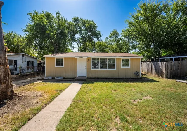 Photo 2 of Single family home for sale at 810 Evergreen Dr, Killeen, TX 76541 | MLS# 622491 | Listing updated on 2026-08-27