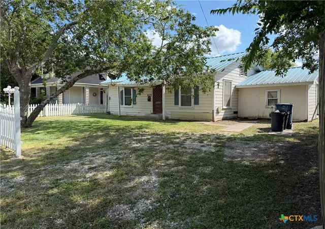 Photo 1 of Single family home for sale at 415 S Virginia St, Port Lavaca, TX 77979 | MLS# 621748 | Listing updated on 2026-08-14