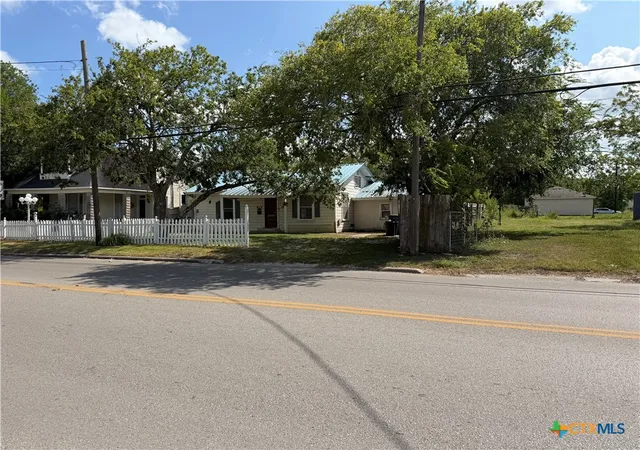 Photo 3 of Single family home for sale at 415 S Virginia St, Port Lavaca, TX 77979 | MLS# 621748 | Listing updated on 2026-08-14