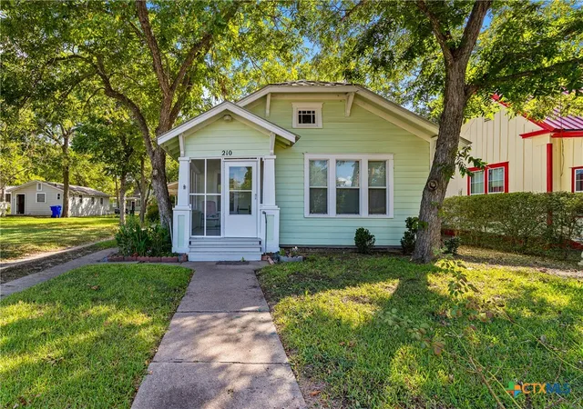 Photo 1 of Single family home for sale at 210 Pecan St, Yoakum, TX 77995 | MLS# 622636 | Listing updated on 2026-08-15