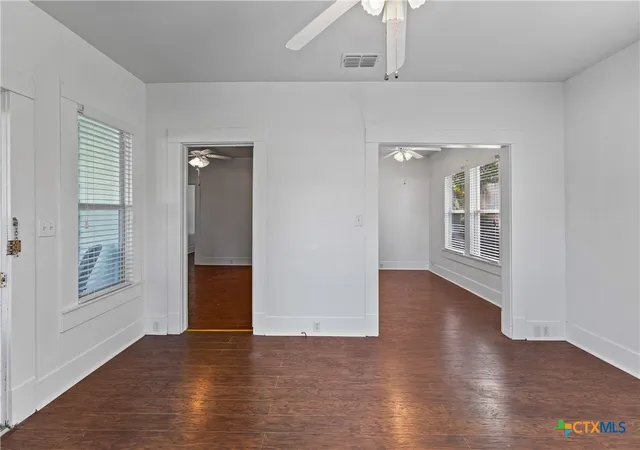Photo 4 of Single family home for sale at 210 Pecan St, Yoakum, TX 77995 | MLS# 622636 | Listing updated on 2026-08-15