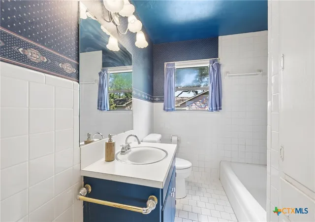 Photo 3 of Single family home for sale at 107 W Holland St, San Marcos, TX 78666 | MLS# 622634 | Listing updated on 2026-09-12