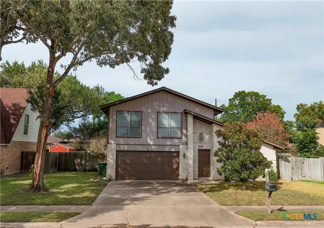 Photo 1 of Single family home for sale at 201 Heather St, Victoria, TX 77904 | MLS# 621696 | Listing updated on 2026-09-04