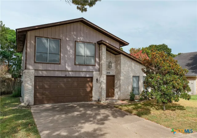 Photo 2 of Single family home for sale at 201 Heather St, Victoria, TX 77904 | MLS# 621696 | Listing updated on 2026-09-04