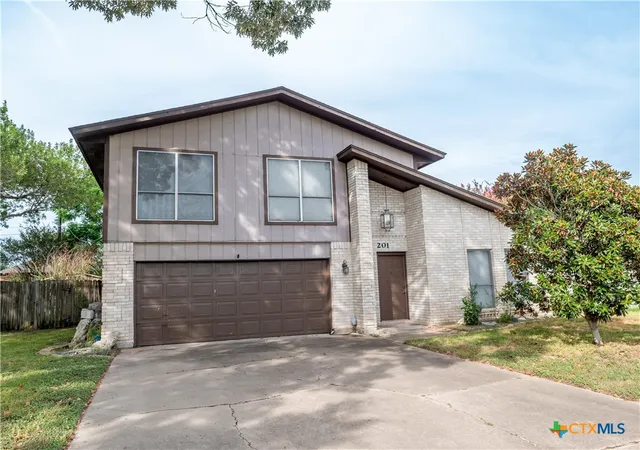 Photo 3 of Single family home for sale at 201 Heather St, Victoria, TX 77904 | MLS# 621696 | Listing updated on 2026-09-04