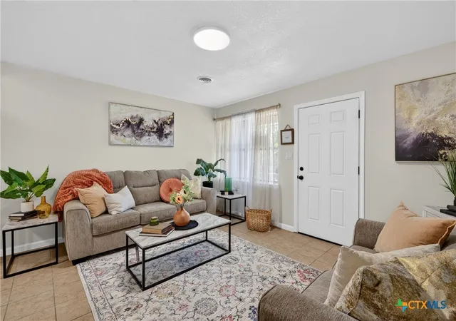 Photo 2 of Single family home for sale at 1005 Pine Dr, Killeen, TX 76543 | MLS# 622667 | Listing updated on 2026-08-19