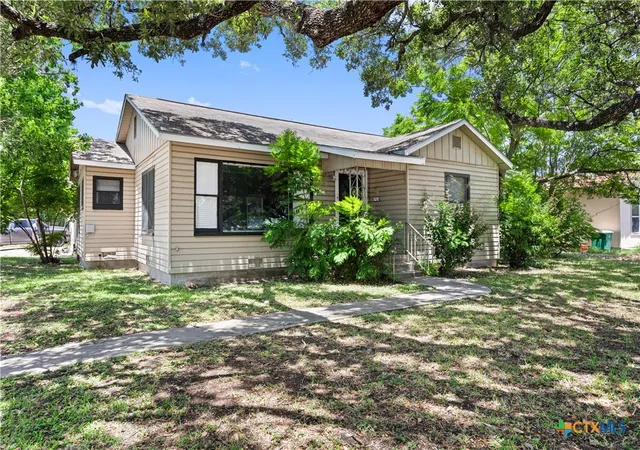 Photo 2 of Single family home for sale at 1902 E Red River St, Victoria, TX 77901 | MLS# 621288 | Listing updated on 2026-08-19