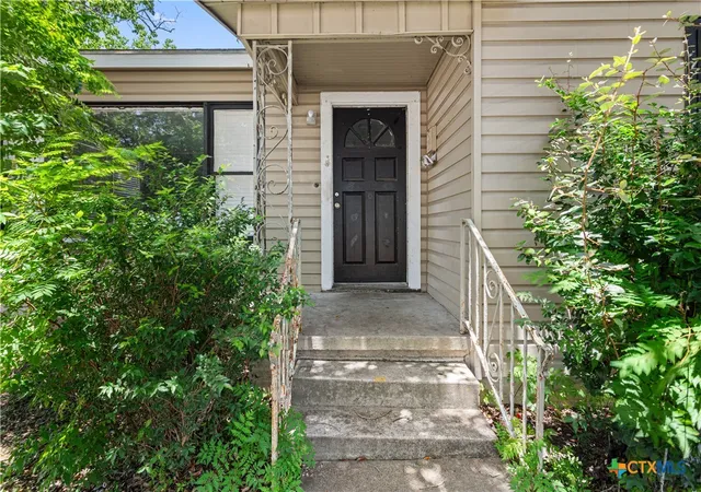 Photo 3 of Single family home for sale at 1902 E Red River St, Victoria, TX 77901 | MLS# 621288 | Listing updated on 2026-08-19