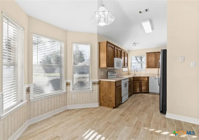 Photo 3 of Single family home for sale at 121 Champion Crk Cvs, Belton, TX 76513 | MLS# 621739 | Listing updated on 2026-10-01