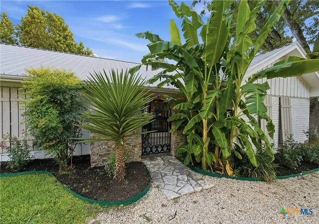 Photo 4 of Single family home for sale at 210 Admiral Benbow Ln, Mc Queeney, TX 78123 | MLS# 622733 | Listing updated on 2026-08-19