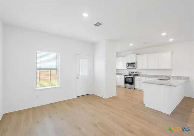 Photo 2 of Single family home for sale at 152 Se Wirepass Crst, Jarrell, TX 76537 | MLS# 622740 | Listing updated on 2026-09-11