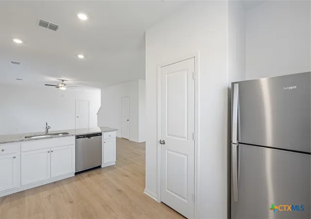 Photo 3 of Single family home for sale at 152 Se Wirepass Crst, Jarrell, TX 76537 | MLS# 622740 | Listing updated on 2026-09-11