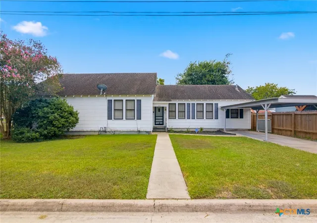 Photo 1 of Single family home for sale at 205 E Brazos St, Victoria, TX 77901 | MLS# 622451 | Listing updated on 2026-08-26