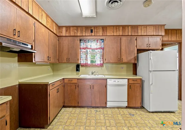 Photo 2 of Single family home for sale at 205 E Brazos St, Victoria, TX 77901 | MLS# 622451 | Listing updated on 2026-08-26