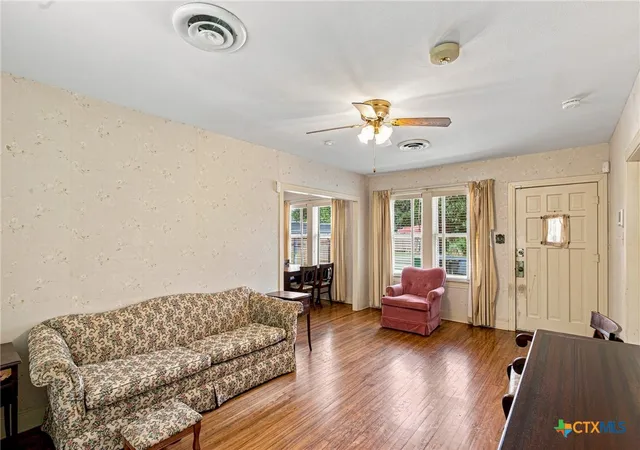 Photo 3 of Single family home for sale at 205 E Brazos St, Victoria, TX 77901 | MLS# 622451 | Listing updated on 2026-08-26