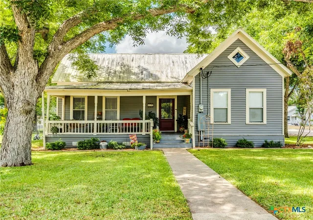 Photo 1 of Single family home for sale at 1122 N Ave H, Shiner, TX 77984 | MLS# 622398 | Listing updated on 2026-08-15