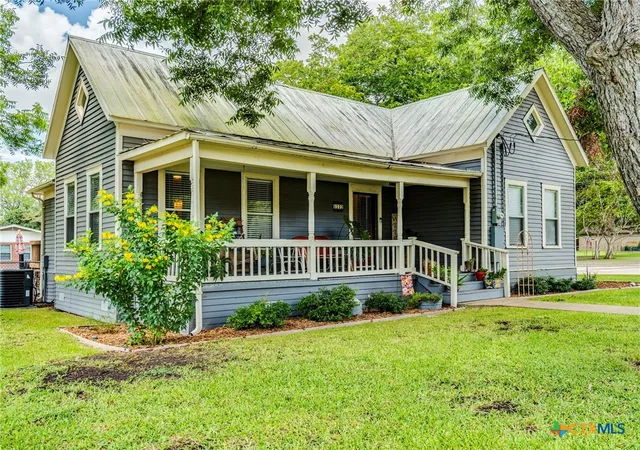 Photo 2 of Single family home for sale at 1122 N Ave H, Shiner, TX 77984 | MLS# 622398 | Listing updated on 2026-08-15