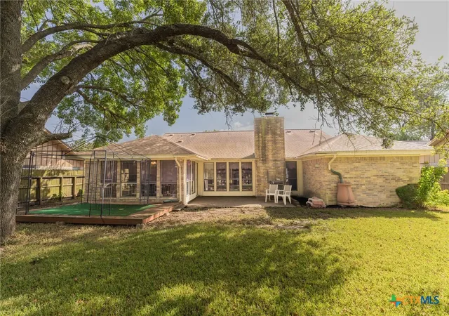 Photo 3 of Sale Pending at 410 Paisano Dr, Victoria, TX 77904 | MLS# 622753 | Listing updated on 2026-08-17