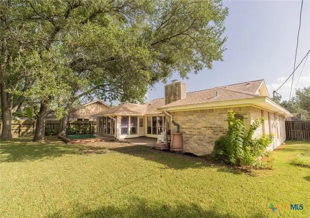 Photo 3 of Sale Pending at 410 Paisano Dr, Victoria, TX 77904 | MLS# 622753 | Listing updated on 2026-08-17