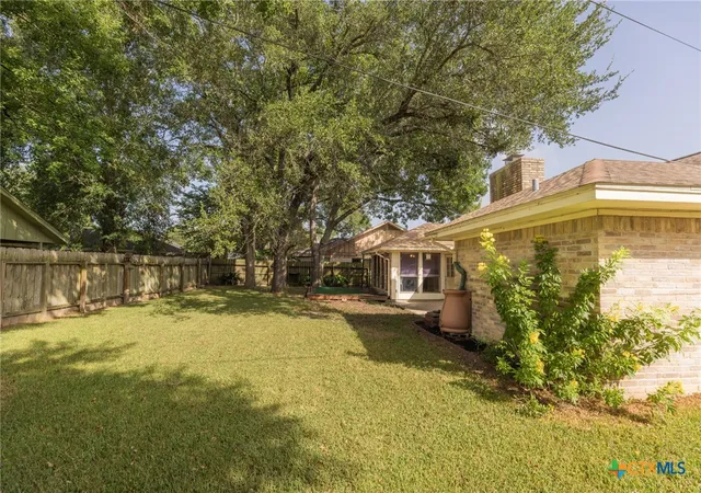 Photo 4 of Sale Pending at 410 Paisano Dr, Victoria, TX 77904 | MLS# 622753 | Listing updated on 2026-08-17