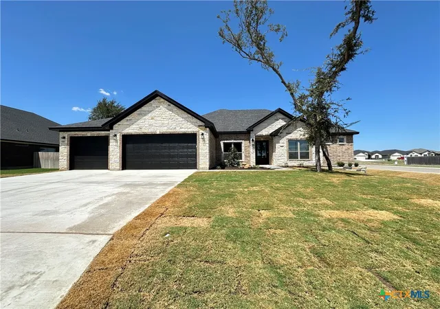Photo 1 of Sale Pending at 800 Eagle Hts Dr, Salado, TX 76571 | MLS# 622772 | Listing updated on 2026-09-17