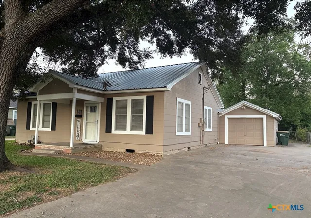 Photo 3 of Single family home for sale at 326 S Texana St, Hallettsville, TX 77964 | MLS# 622238 | Listing updated on 2026-09-11