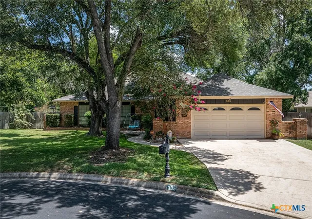 Photo 3 of Single family home for sale at 305 Westbend Cir, Seguin, TX 78155 | MLS# 622780 | Listing updated on 2026-08-16