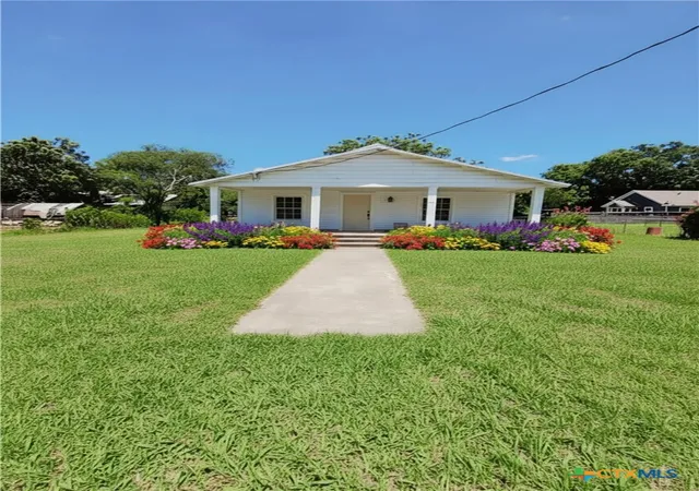 Photo 1 of Single family home for sale at 404 N Hill St, Itasca, TX 76055 | MLS# 622794 | Listing updated on 2026-09-02