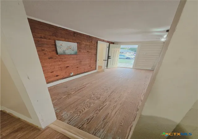 Photo 4 of Single family home for sale at 404 N Hill St, Itasca, TX 76055 | MLS# 622794 | Listing updated on 2026-09-02