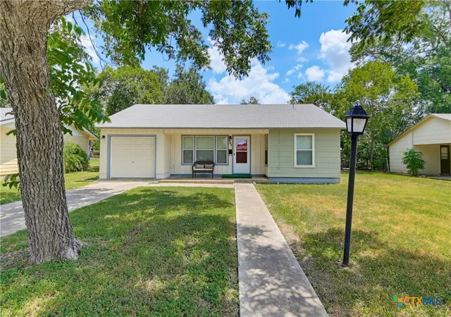 Photo 1 of Single family home for sale at 437 Wallace St, Seguin, TX 78155 | MLS# 622779 | Listing updated on 2026-08-18