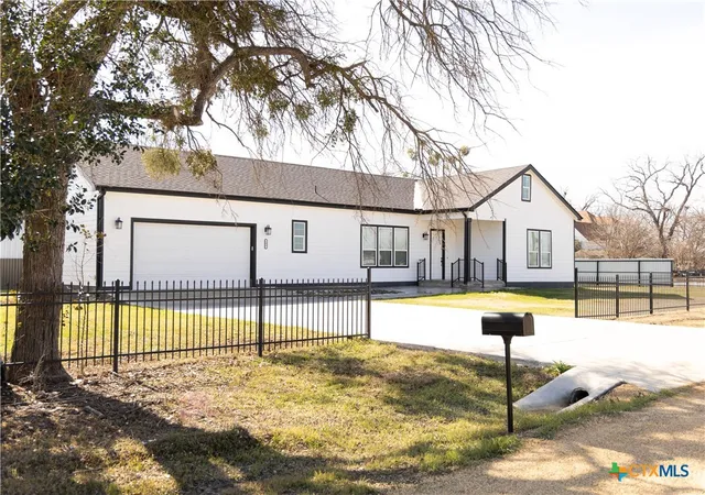 Photo 2 of Single family home for sale at 300 Front St, Thorndale, TX 76577 | MLS# 622842 | Listing updated on 2026-08-17