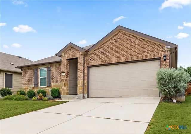 Photo 3 of Single family home for sale at 204 Yucca Dr, Seguin, TX 78155 | MLS# 622848 | Listing updated on 2026-08-21