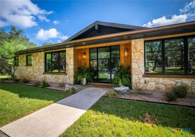Photo 2 of Single family home for sale at 138 Hill Hvn Dr, New Braunfels, TX 78132 | MLS# 622612 | Listing updated on 2026-09-16